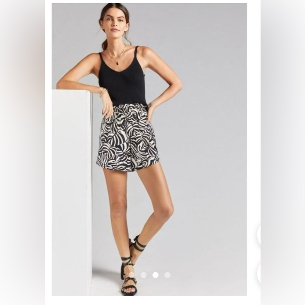 FARM Rio Monochrome Leaf Print High Waist Shorts